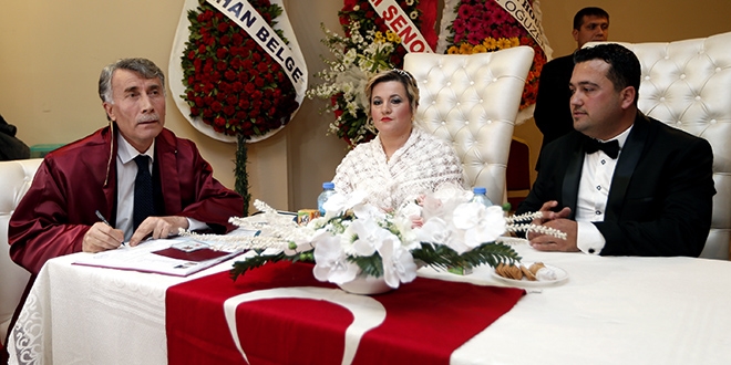 İzmir'de müftünün kıydığı ilk resmi nikah