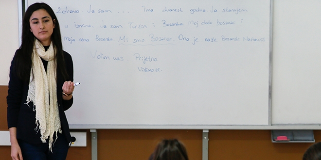 Dedelerinin dilini öğrenmeyi seçtiler