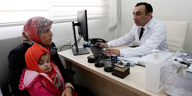 Hayalindeki doktor önlüğünü Türkiye'de giydi