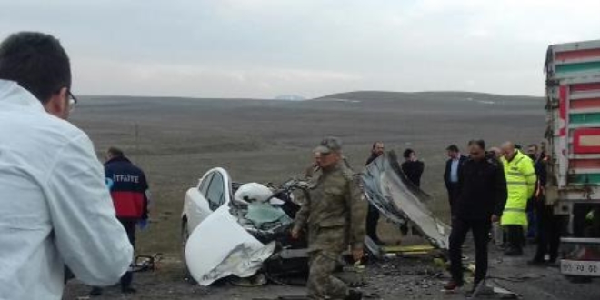 Ağrı'da feci kaza: 1'i bebek 4 ölü,