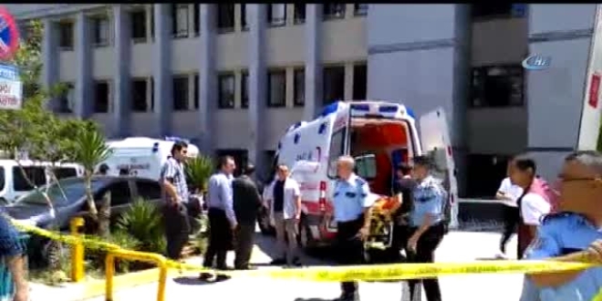Adliye önünde silahlı saldırı; 1 ölü, 3 yaralı