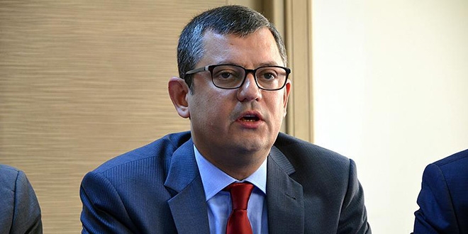 CHP'li Özel'den tek tip kıyafet eleştirisi
