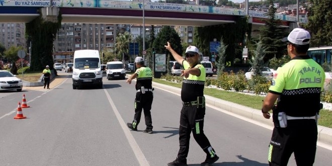 Polislerden yılbaşına özel anlamlı hediye