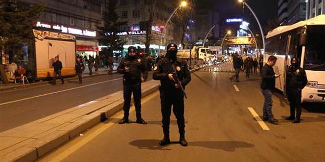 Kızılay Meydanı trafiğe kapatıldı