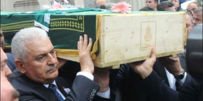 Başbakan Yıldırım, öğretmeninin cenazesine katıldı