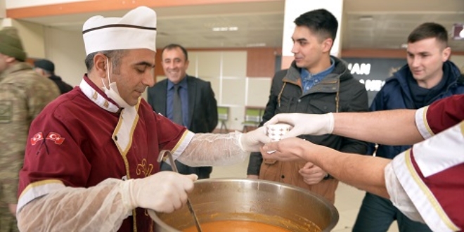 Hastalara önce sıcak çorba sonra muayene