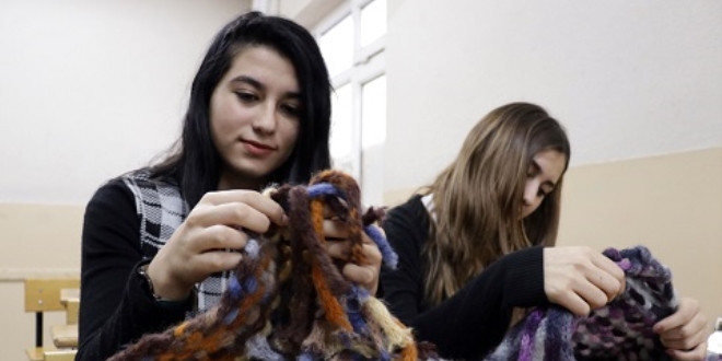 Öğrencilerden huzurevi sakinlerine 'sevgi battaniyesi'