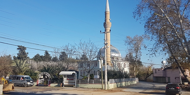 İmam ve cemaatin yardım ettiği şahıs camiyi soydu