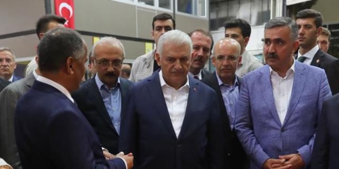 Başbakan'dan sürpriz hastane ziyareti