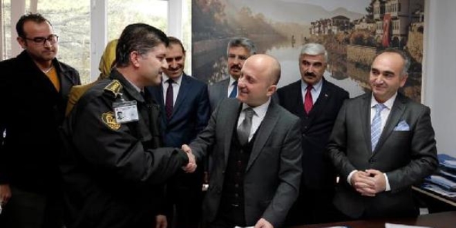 Vali, işçilerin kadroya geçiş müracaatlarını aldı