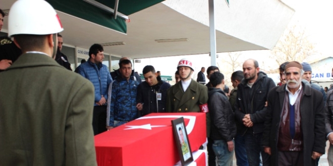 Şehit asker son yolculuğuna uğurlandı