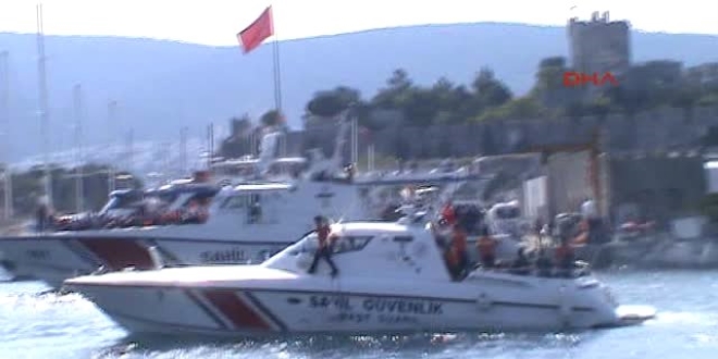 Gagasına olta iğnesi saplanan martıyı askerler kurtardı