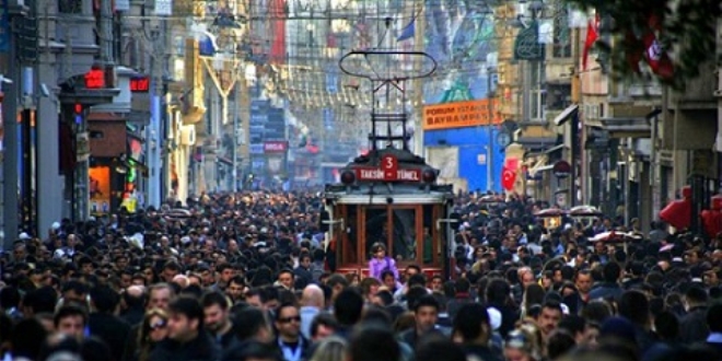 Türkiye'de terör endişesi azaldı, eğitim ve ekonomi kaygısı arttı