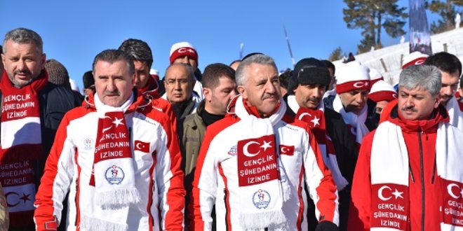 Bakan Arslan ve Bak Sarıkamış şehitlerini anma yürüyüşünde