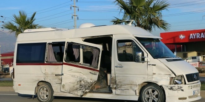 Kahramanmara'ta renci servisleri arpt: 9 yaral