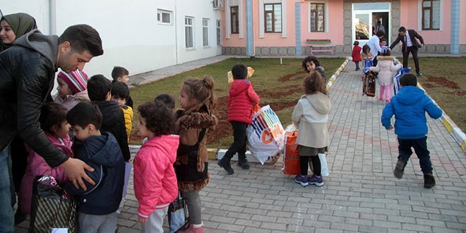 Minik öğrencilere mektupla uzanan yardım eli