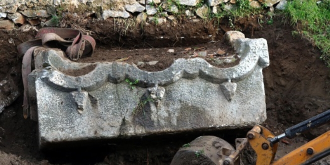 Dere ıslah çalışmasında lahit bulundu