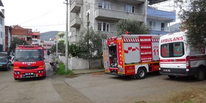 Balıkesir'de sinir krizi geçiren kişi evini ateşe verdi