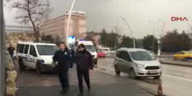 TBMM önünde üzerine benzin döküp kendini yaktı