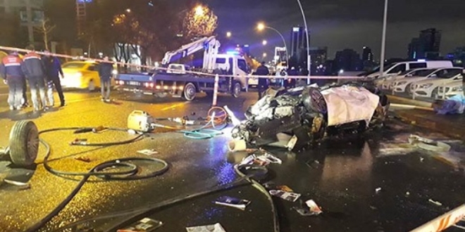 Ankara'da takla atıp alev alan otomobilin sürücüsü, öldü
