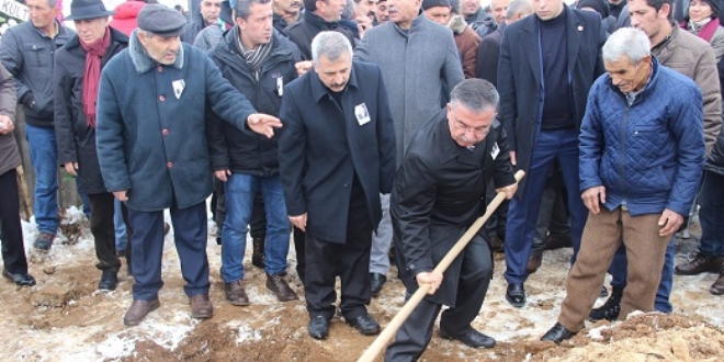Aşık Veysel'in oğlu Ahmet Şatıroğlu toprağa verildi
