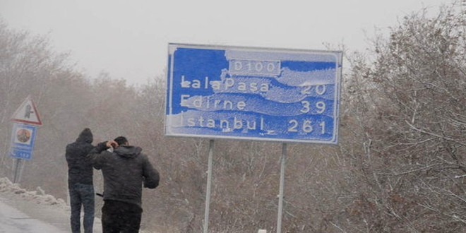 Kırklareli'nin yüksek kesimleri beyaza büründü