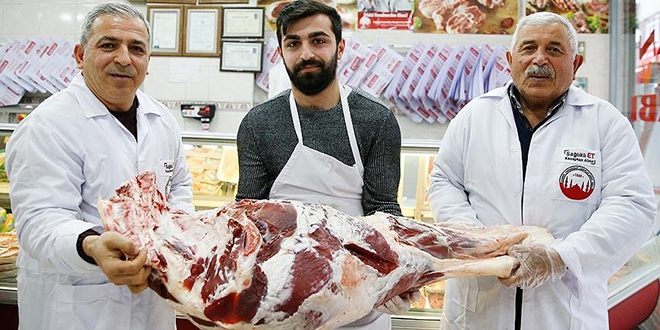 Üç kuşak bir arada kasaplık yapıyor