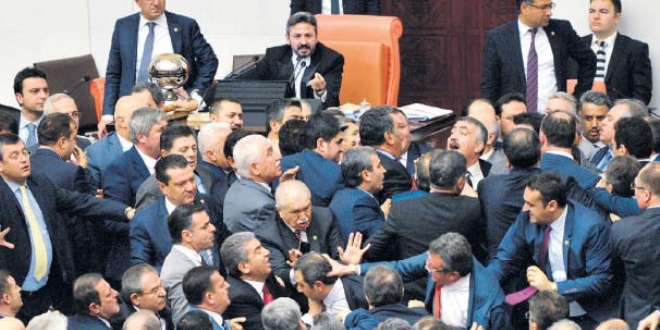 'Kürsüye sinirlerimi aldırarak çıkıyorum'