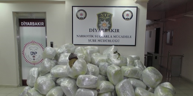 Diyarbakr'da 1 ton 30 kilogram uyuturucu ele geirildi