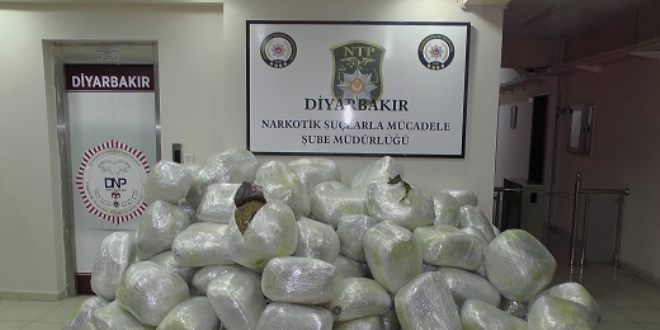 Diyarbakır'da 1 ton 30 kilogram uyuşturucu ele geçirildi