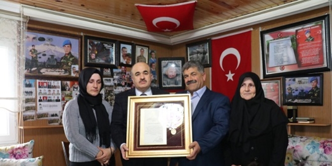 Düzce'de şehit ailesine Devlet Övünç Madalyası verildi