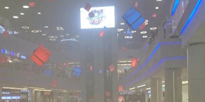 AVM'de büyük panik: Duman altında kaldı