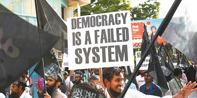 Demokrasi düşüşte en hızlı Türkiye düşüyor