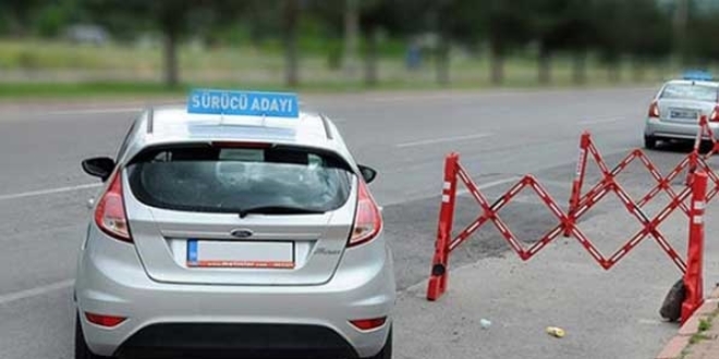 Ehliyet uygulama sınavlarında 'tablet' dönemi başladı