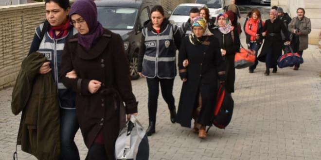 Adliye'ye sevk edilen 22 öğretmenden 1'i tutuklandı