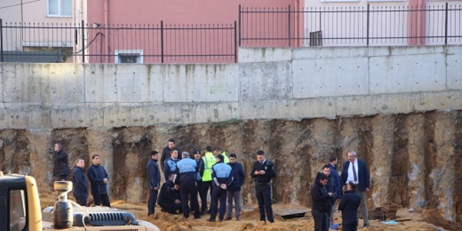 Sultangazi'de göçük altında kalan işçi yaşamını yitirdi
