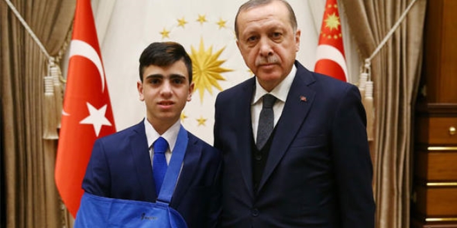 Dünya'nın konuştuğu genç Erdoğan'ı ziyaret etti