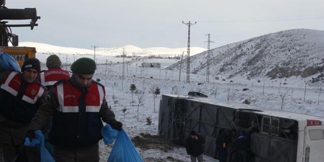 Konya'da yolcu otobüsü şarampole devrildi: 38 yaralı