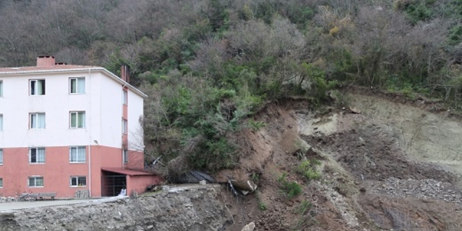 Kastamonu'da, heyelan nedeniyle kız yurdu boşaltıldı