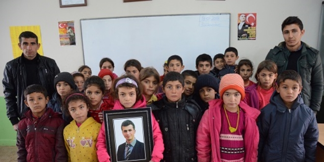 Şehit Necmettin öğretmenin öğrencilerinde buruk karne sevinci