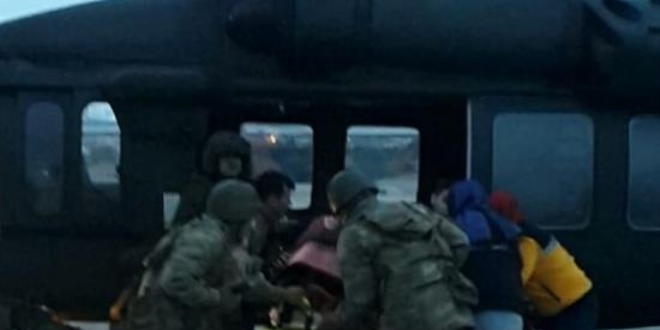 Mehmetçik hamile kadının imdadına 'Skorsky' ile yetişti