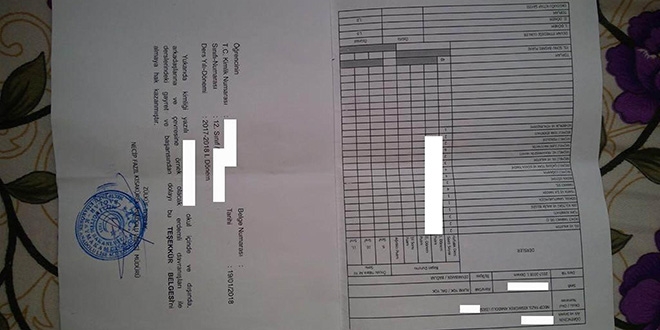 Kağıda basılan karne öğrencilerin tepkisine neden oldu