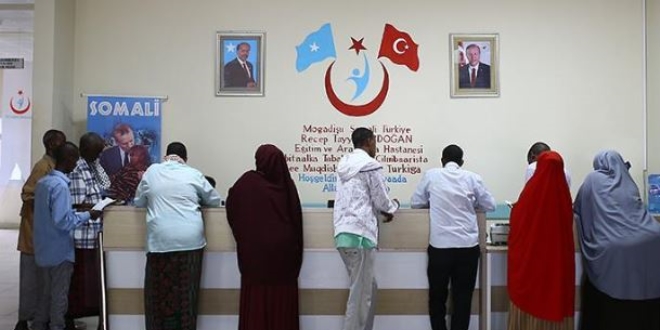 Türk hastanesi Somali'de şifa dağıtıyor