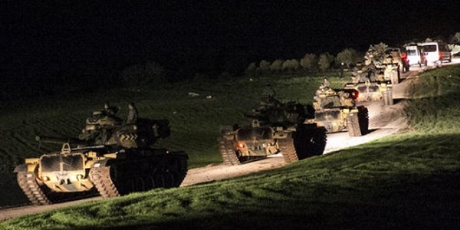 Tanklar sınırı geçti