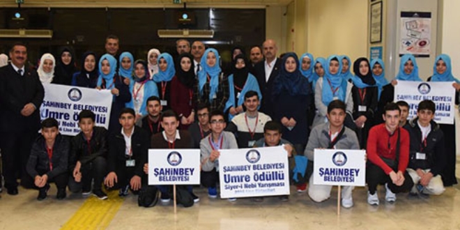 147 lise öğrencisi umreye gönderildi