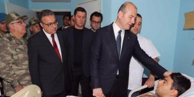 İçişleri Bakanı Soylu'dan yaralı askerlere ziyaret
