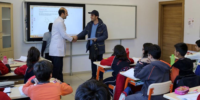 Postacılar 'mektup kardeşliği' için mesaide