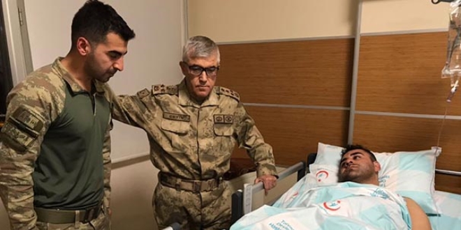 Jandarma Genel Komutanı Çetin'den yaralı askerlere ziyaret