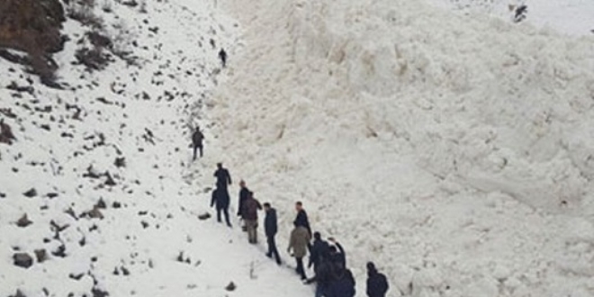 Su arızası için karda 4 kilometre yürüdüler