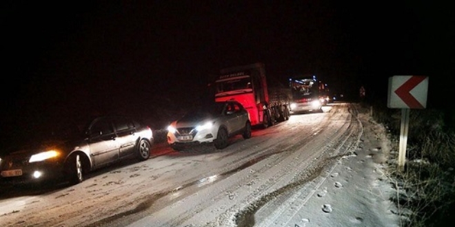 Çanakkale'de ulaşıma kar ve tipi engeli